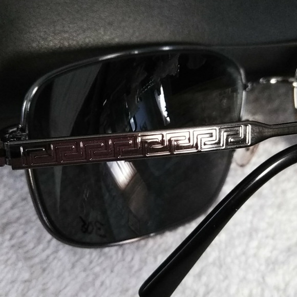 Authentic Men's Versace Aviator Sunglasses - Picture 2 of 6